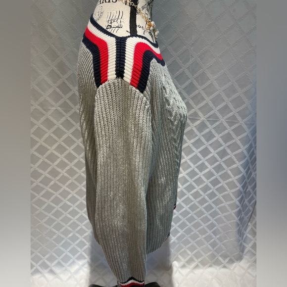 Tommy Hilfiger Gray Cable Knit Boatneck Sweater with Red Accents Size Large - Picture 2 of 11